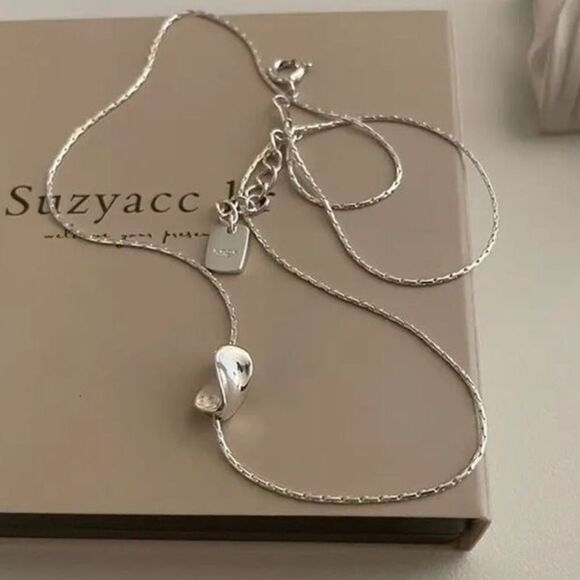 The Inverted Bean charm necklace in 925 silver. - Picture 2 of 6